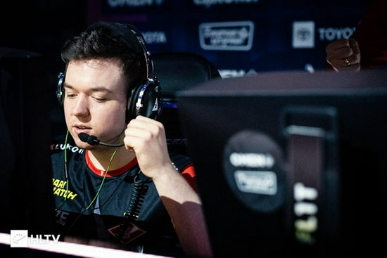 KPL年总赛季首次晋级战队揭晓冠军悬念加剧